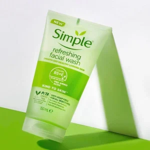 ژل شستشوی صورت سیمپل Simple مدل Refreshing Facial Wash
